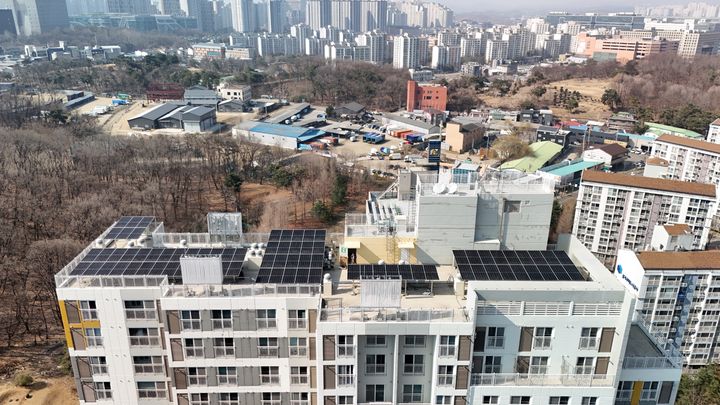 [수원=뉴시스] 하남덕풍 경기행복주택 태양광설비. (사진=경기주택도시공사 제공) 2025.07.07. photo@newsis.com *재판매 및 DB 금지