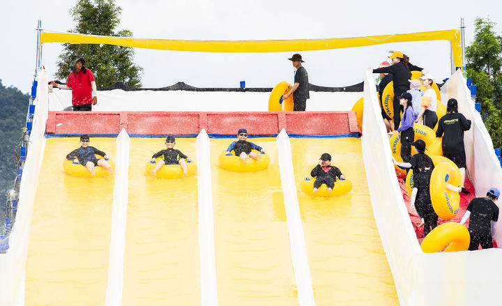 [구미=뉴시스] 낙동강 워터파크 개장. (사진=구미시 제공) 2025.07.07 photo@newsis.com *재판매 및 DB 금지
