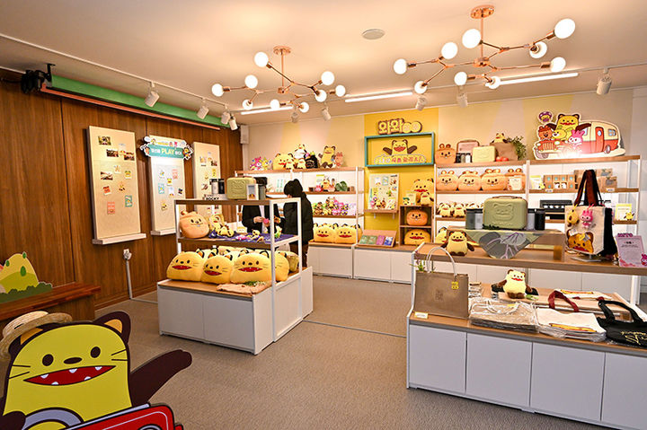 [정선=뉴시스]정선군 캐릭터 ‘와와군’을 판매하고 있는 와와상점 모습.(사진=정선군 제공) *재판매 및 DB 금지