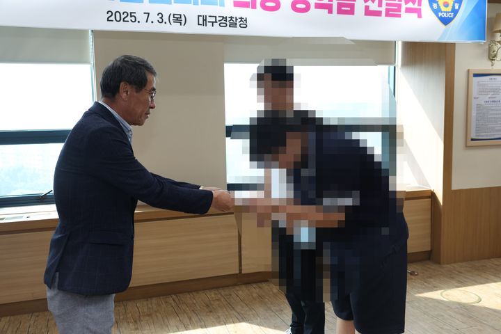 [대구=뉴시스]대구경찰, 다문화자녀 희망장학금 전달(사진=대구경찰청 제공) photo@newsis.com *재판매 및 DB 금지