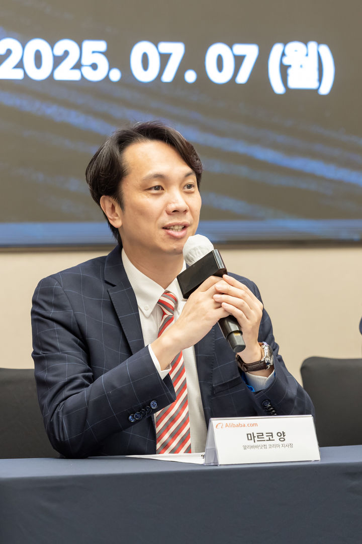 [서울=뉴시스]7일 서울 역삼동에서 열린 알리바바닷컴 기자 간담회에서 마르코 양(Marco Yang) 알리바바닷컴 코리아 지사장 기자 질문에 답하고 있다.(사진=알리바바닷컴 제공) *재판매 및 DB 금지