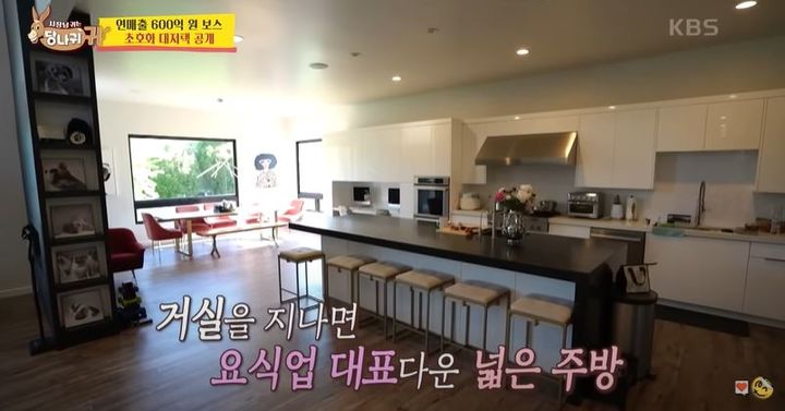 [서울=뉴시스] 지난 6일 방송한 KBS 2TV 예능 프로그램 '사장님 귀는 당나귀 귀'에서는 브랜드 '컵밥'(CUPBOP) 송정훈 대표가 직접 지은 초호화 대저택을 공개했다. (사진= KBS 2TV 예능 프로그램 '사장님 귀는 당나귀 귀' 캡처) 2025.07.07. photo@newsis.com *재판매 및 DB 금지