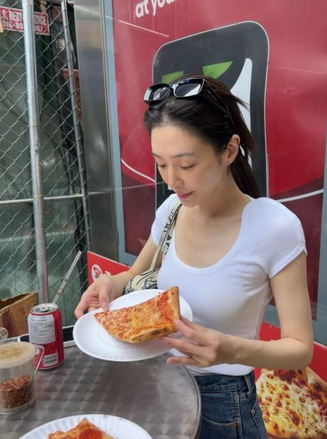 [서울=뉴시스] 배우 박규영은 6일 소셜미디어에 미국 뉴욕에서 촬영한 사진과 영상 여러 개를 올렸다. (사진=배우 박규영 인스타그램 캡처) 2025.07.07. photo@newsis.com *재판매 및 DB 금지