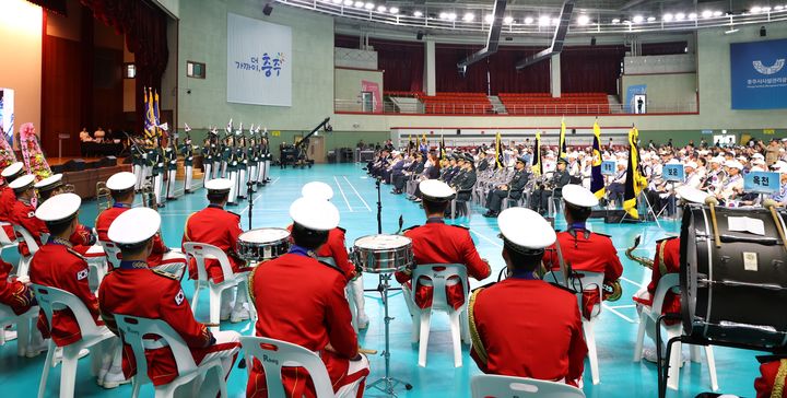 무더위로 실내로 옮긴 동락전투 기념행사 *재판매 및 DB 금지