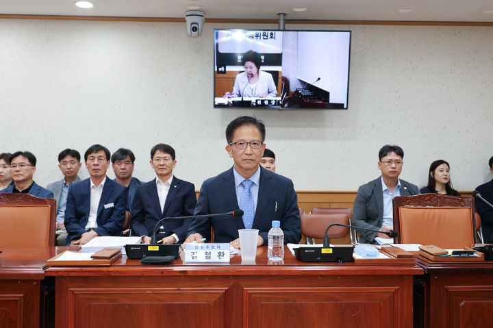 [창원=뉴시스] 강경국 기자 = 경남 창원시의회 기획행정위원회가 7일 김철환(62) 창원시설공단 이사장 임용후보자에 대한 인사청문회를 진행하고 있다. (사진=창원시의회 제공). 2025.07.07. photo@newsis.com *재판매 및 DB 금지