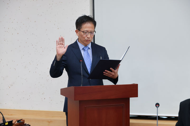 [창원=뉴시스] 강경국 기자 = 경남 창원시의회 기획행정위원회가 7일 김철환(62) 창원시설공단 이사장 임용후보자에 대한 인사청문회를 진행하고 있다. (사진=창원시의회 제공). 2025.07.07. photo@newsis.com *재판매 및 DB 금지