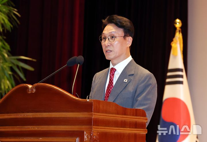 [세종=뉴시스] 강종민 기자 = 김민석 국무총리가 7일 세종시 정부세종청사 대강당에서 열린 취임식에서 취임사를 하고 있다. 2025.07.07. ppkjm@newsis.com