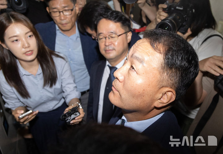 [서울=뉴시스] 황준선 기자 = 김계환 전 해병대사령관이 7일 오전 서울 서초구 이명현 순직 해병 특별검사 사무실에서 열린 소환 조사에 출석하고 있다. 2025.07.07. hwang@newsis.com