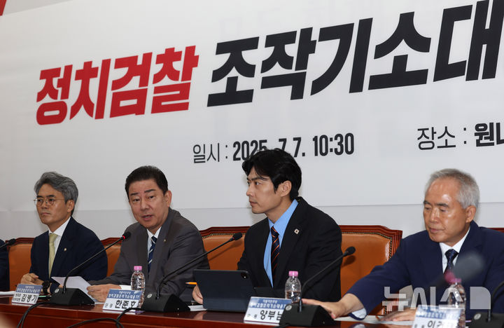 [서울=뉴시스] 김명년 기자 = 김병기 더불어민주당 대표 직무대행 겸 원내대표가 지난 7월 7일 오전 서울 여의도 국회에서 열린 검찰 조작기소대응 TF 발대식에서 발언하고 있다. 2025.07.07. kmn@newsis.com