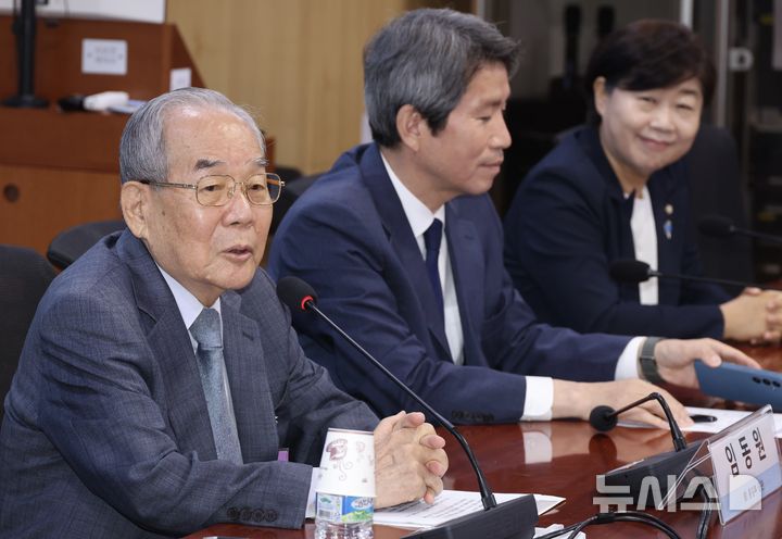 임동원 前 통일부 장관 등 3명 '자랑스러운 평북인상' 수상 - 뉴스 썸네일 이미지