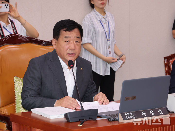 [서울=뉴시스] 김명년 기자 =지난해 7월 7일 오후 서울 여의도 국회에서 열린 산업통상자원중소벤처기업위원회에서 박성민 위원장 직무대리가 발언하고 있다. 2026.04.10. kmn@newsis.com