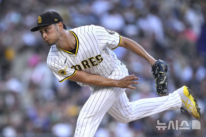 [샌디에이고=AP/뉴시스] 다르빗슈 유가 8일(한국 시간) 미국 캘리포니아주 샌디에이고의 펫코파크에서 열린 2025 메이저리그 애리조나 다이아몬드백스와의 경기에 선발 등판해 공을 던지고 있다. 2025.07.08.