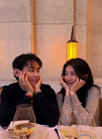 [서울=뉴시스] 가수 겸 배우 수지가 6일 소셜미디어에 배우 박보검·그룹 방탄소년단(BTS) 멤버 뷔와 찍은 사진 여러 장을 올렸다. (사진=수지 인스타그램 캡처) 2025.07.08. photo@newsis.com *재판매 및 DB 금지