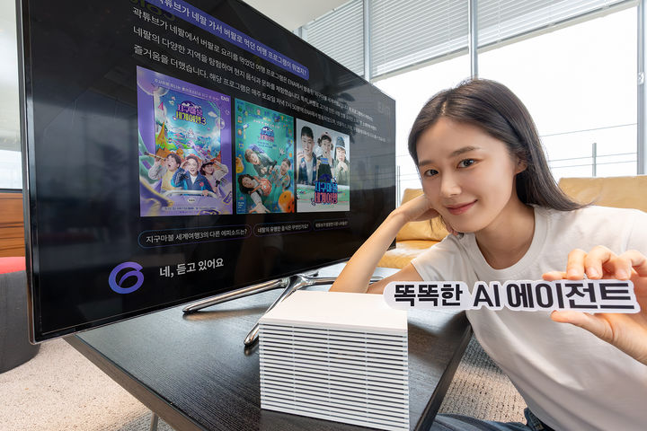 [서울=뉴시스] KT가 자사 IPTV 서비스 지니TV에 초거대 언어모델(LLM) 기반의 대화형 인공지능(AI) 에이전트를 탑재했다. (사진=KT 제공) *재판매 및 DB 금지