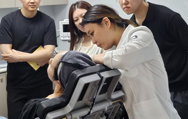 [서울=뉴시스] 휴젤이 양산 미호의원에서 진행한 '휴젤 트레이닝 세미나'를 성료했다. (사진=휴젤 제공) 2025.07.07. photo@newsis.com *재판매 및 DB 금지