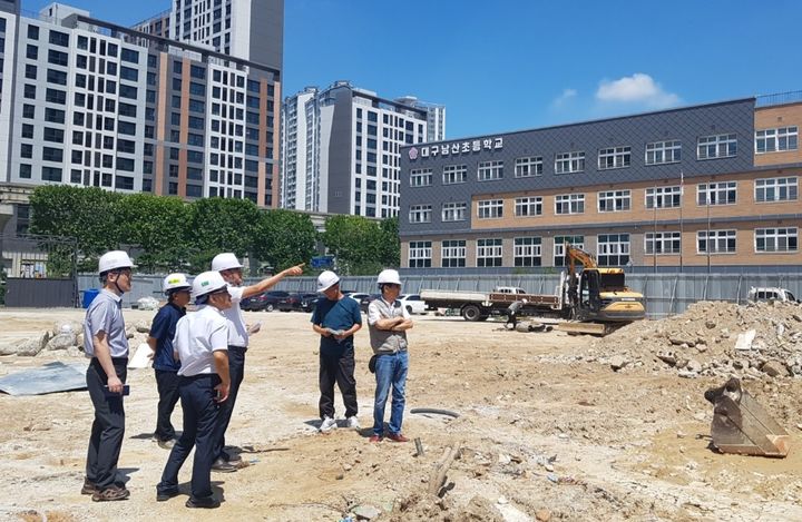 [대구=뉴시스]대구교육청, 공사현장 교차점검…학교 안전관리 강화(사진=대구교육청 제공) photo@newsis.com *재판매 및 DB 금지