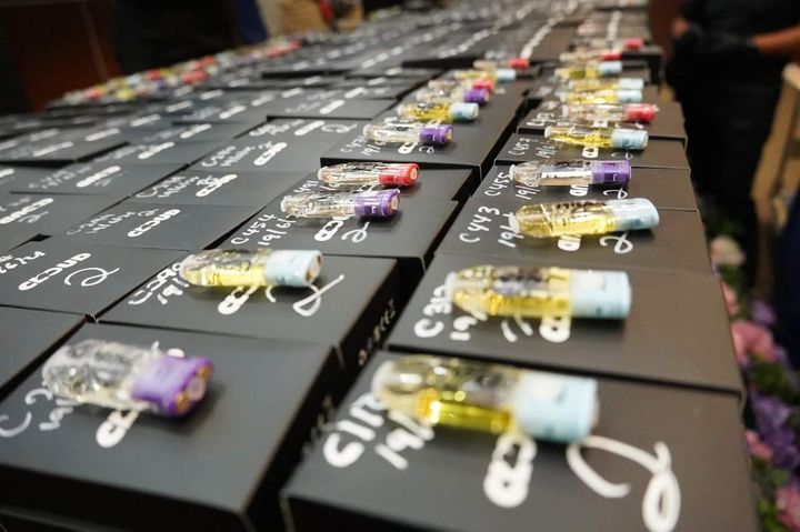 [서울=뉴시스]국가정보원(국정원) 국제범죄정보센터(TCIC)는 말레이시아 마약범죄수사부(NCID)와 공조해 신종마약 에토미데이트를 국내에 대량 밀반입하려 한 국제마약조직 총책을 현지에서 잡았다고 8일 밝혔다.사진은 NCID 언론 브리핑에서 공개된 관련 압수물들. (사진=국정원 제공) 2025.07.08. *재판매 및 DB 금지