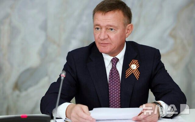 [미네랄니예보디=AP/뉴시스] 최근 해임된 로만 스타로보이트 전 러시아 교통부 장관이 스스로 목숨을 끊은 것으로 7일(현지 시간) 알려졌다. 사진은 지난 5월6일 러시아 미네랄니예보디에서 열린 회의에 참석한 스타로보이트 당시 장관. (사진=러시아 정부 제공/AP) 2025.07.08.