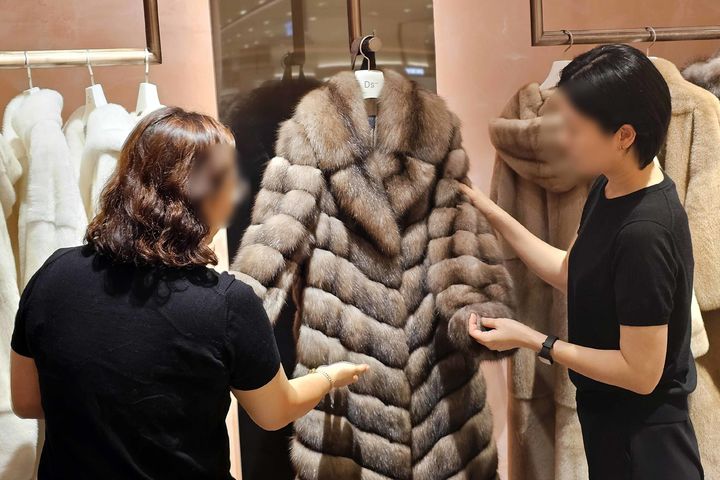 [부산=뉴시스] 부산 신세계 센텀시티는 7월 한 달간 대규모 모피 프리오더 행사를 개최한다고 8일 밝혔다. (사진=신세계 제공) 2025.07.08. photo@newsis.com *재판매 및 DB 금지