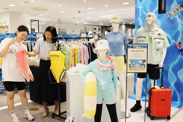 [대구=뉴시스] 롯데백화점 상인점은 5층에 바캉스 편집 매장인 '핫 썸머 팝업 스토어'를 새롭게 오픈했다 (사진 = 롯데백화점 제공) 2025.07.08. photo@newsis.com *재판매 및 DB 금지