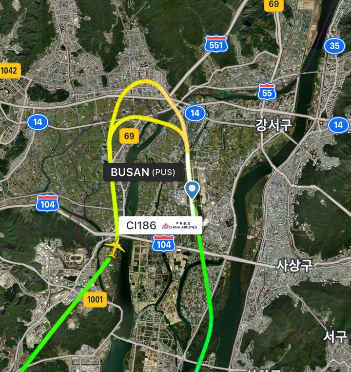 [부산=뉴시스] 지난달 25일 대만 타오위안국제공항을 출발해 부산 김해국제공항에 착륙하던 중화항공 CI186편 항적도. (사진=플라이트레이더24 제공) 2025.07.08. photo@newsis.com *재판매 및 DB 금지