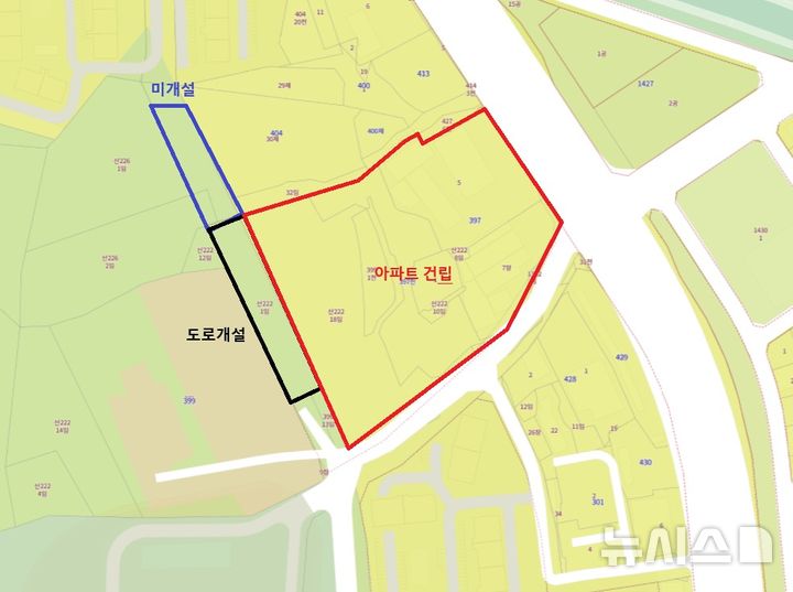 [김해=뉴시스]김상우기자=김해시 삼계동 아파트 건립 주변 도로 개설이 편입토지 보상 지연으로 차질이 우려되고 있다. 공사장 주변도로 현황. 2025.07.08. woo@newsis.com 