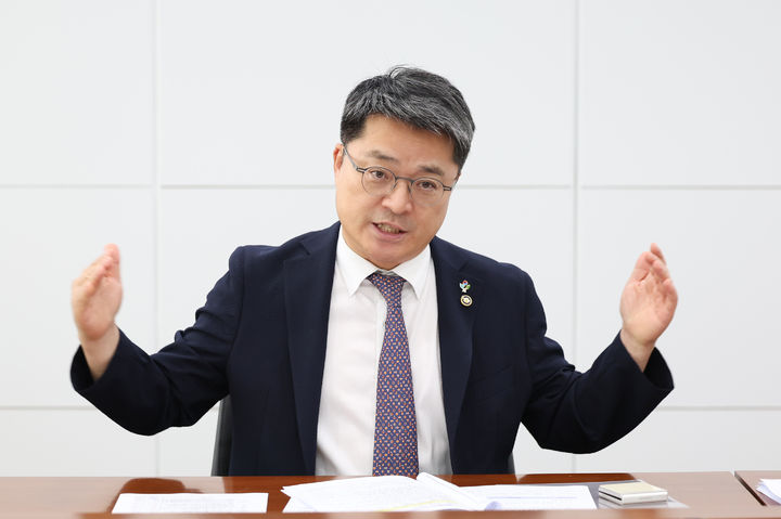 [세종=뉴시스]문신학 산업통상자원부 1차관이 23일 정부세종청사에서 반도체, 자동차 등 산업부 소속 수출 품목 담당관이 참석한 가운데 열린 '2025년 6월 수출동향 점검회의'를 주재했다.(사진=산업부 제공) *재판매 및 DB 금지