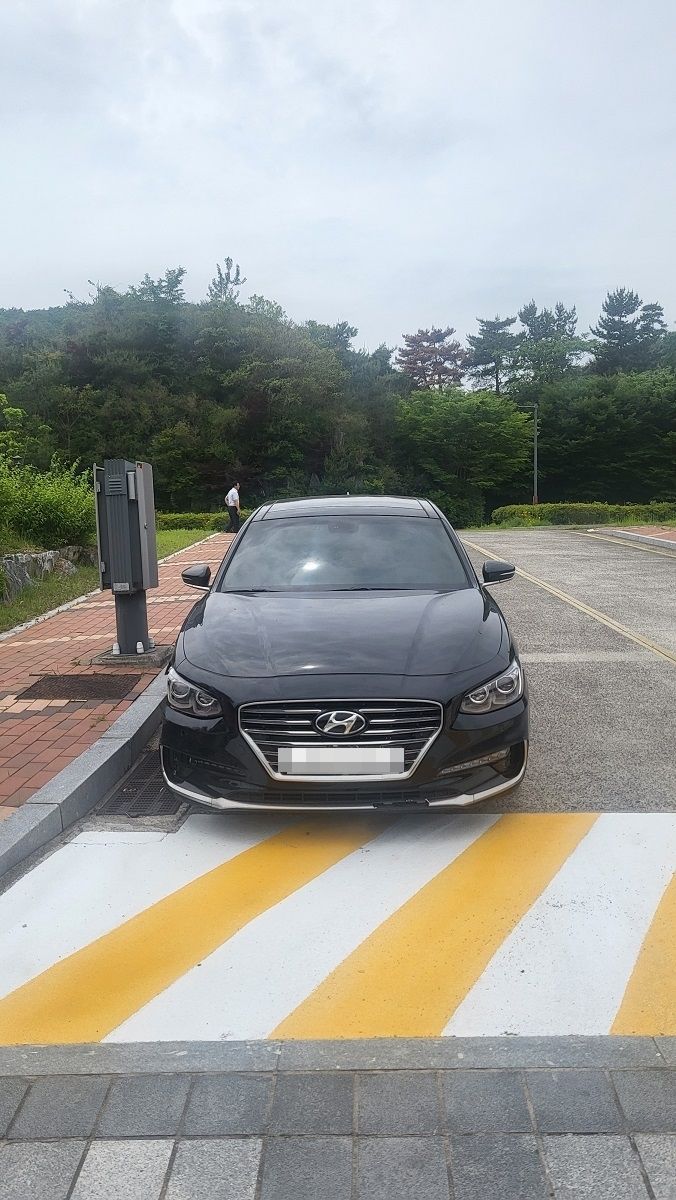 [부산=뉴시스] 경찰이 압수한 A(30대)씨의 차량. (사진=부산 기장경찰서 제공) 2025.07.08. photo@newsis.com *재판매 및 DB 금지