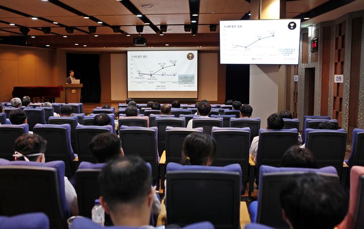 [대전=뉴시스] 가톨릭대 대전성모병원이 8일 낮 12시 30분 병원 9층 대강당 상지홀에서 '2025년 진료부 환자 경험 교육'을 실시했다.(사진=대전성모병원 제공) 2025.07.08. photo@newsis.com *재판매 및 DB 금지