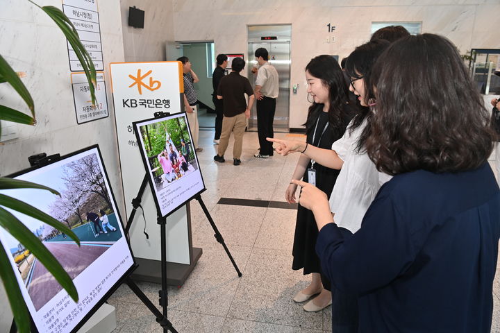 하남시 인구정책 사진 공모전 수상작 전시회. (사진=하남시 제공) photo@newsis.com *재판매 및 DB 금지