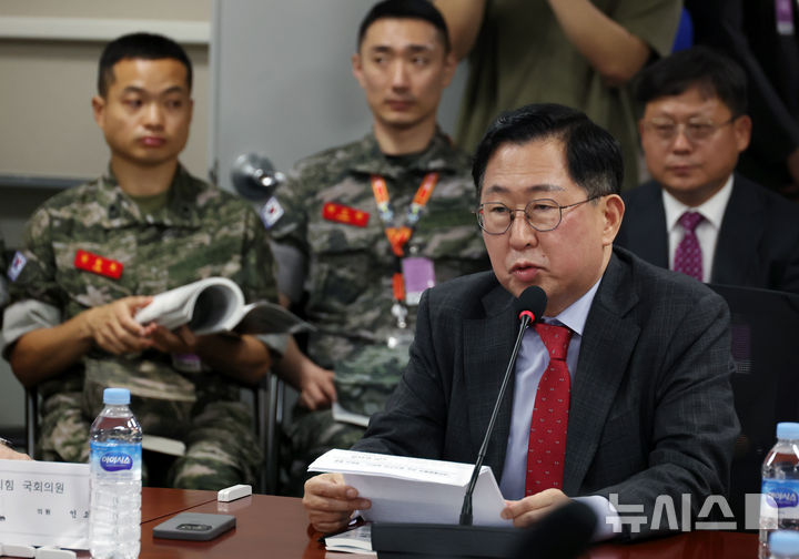 [서울=뉴시스] 고승민 기자 = 유용원 국민의힘 의원이 지난 8일 서울 여의도 국회 의원회관에서 열린 제8회 대한해협해전 전승기념 세미나에서 인사말을 하고 있다. 2025.07.08. kkssmm99@newsis.com