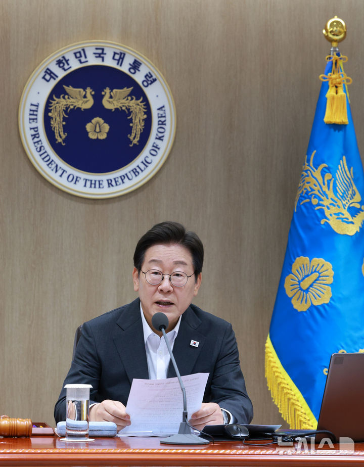 [서울=뉴시스] 고범준 기자 = 이재명 대통령이 8일 서울 용산 대통령실 청사에서 열린 국무회의에서 발언하고 있다. 2025.07.08. bjko@newsis.com