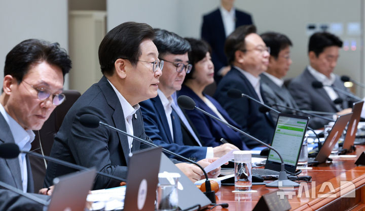 [서울=뉴시스] 고범준 기자 = 이재명 대통령이 8일 서울 용산 대통령실 청사에서 열린 국무회의에서 발언하고 있다. 2025.07.08. bjko@newsis.com