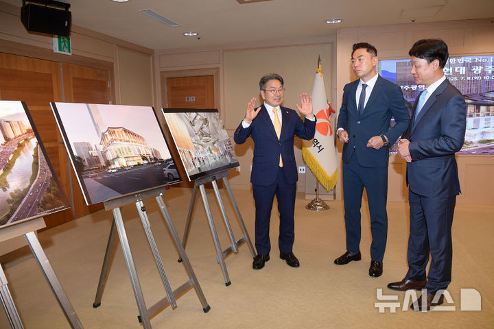 [광주=뉴시스] 복합쇼핑몰 '더현대광주' 착공 보고회. (사진=광주시청 제공). photo@newsis.com *재판매 및 DB 금지