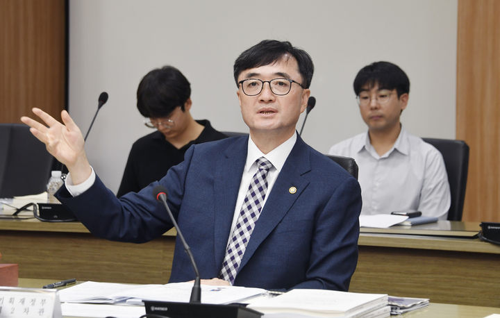 [서울=뉴시스] 임기근 기획재정부 차관이 8일 서울 영등포구 한국수출입은행에서 열린 민간투자사업심의위원회 본회의를 주재하고 있다. (사진=기획재정부 제공) 2025.07.08. photo@newsis.com *재판매 및 DB 금지