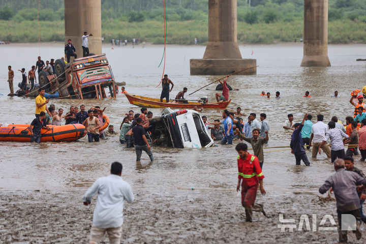 [바도다라=AP/뉴시스] 2025.07.09.