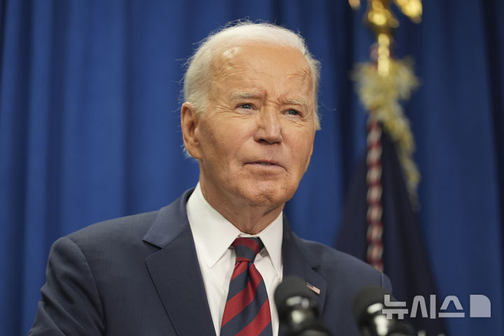 [노스찰스턴] 조 바이든 전 미국 대통령이 퇴임 직전인 지난 1월 19일(현지 시간) 노스캐롤라이나 노스찰스턴에서 기자회견 하고 있다. 2025.07.14.