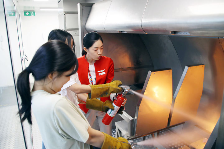 [대구=뉴시스]티웨이항공, 속초양양 청소년 대상 항공 안전 체험(사진=티웨이항공 제공) photo@newsis.com *재판매 및 DB 금지