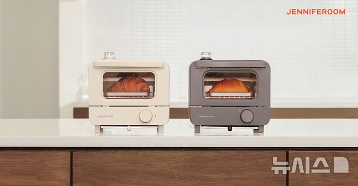 [서울=뉴시스] 제니퍼룸, 겉바속촉 미니 스팀오븐 토스터 출시. (사진= 락앤락 제공)