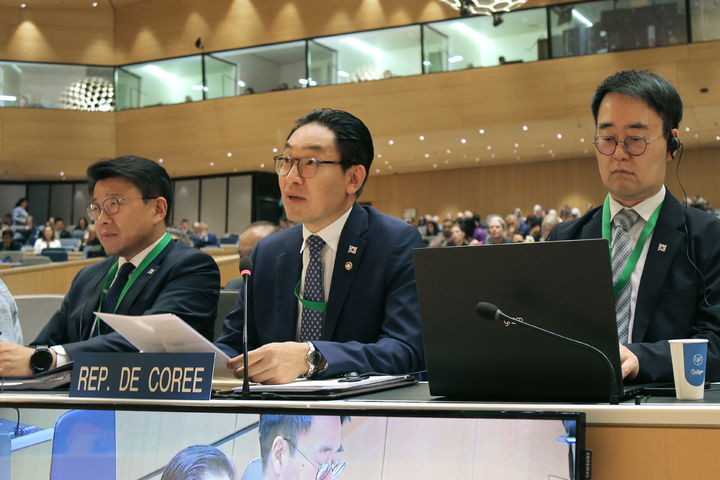 [제네바=뉴시스] 김완기(가운데) 특허청장이 WIPO 총회서 대표연설을 통해 혁신원동력으로의 지식재산 중요성을 강조하고 있다.(사진=특허청 제공) *재판매 및 DB 금지