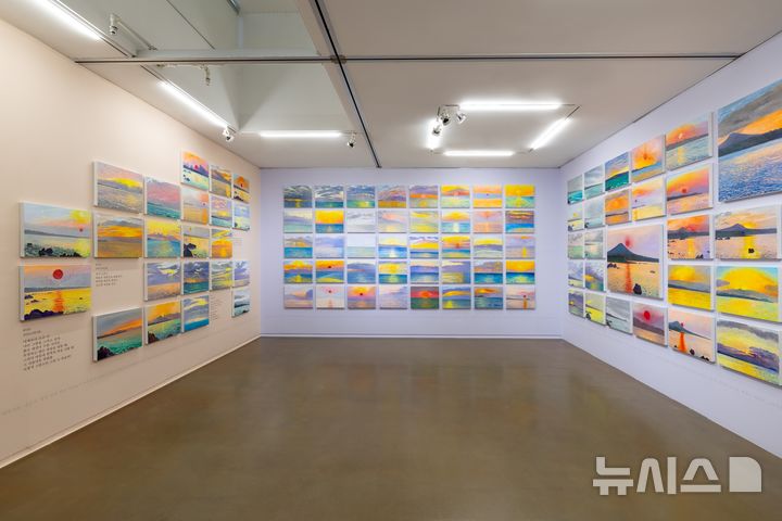 [서울=뉴시스] 삼화페인트공업이 후원한 성북구립미술관 허윤희 영원은 순간 속에 전시 내부 모습. (사진= 삼화페인트공업 제공)