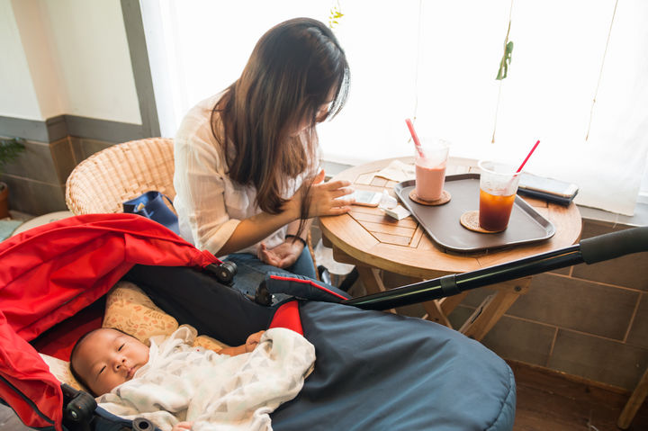 [서울=뉴시스] 모임에 매번 아이를 데리고 나오는 친구 때문에 고민이라는 한 30대 여성의 사연이 전해졌다. 사진은 본 기사와 관계 없음. 2025.07.09. *재배포 및 DB금지 *재판매 및 DB 금지