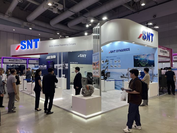 [창원=뉴시스] 강경국 기자 = 9일 경남 창원컨벤션센터에서 열린 2025 방위산업 부품·소재 장비대전에 SNT다이내믹스 전시장이 들어서 있다. (사진=SNT다이내믹스 제공). 2025.07.09. photo@newsis.com *재판매 및 DB 금지