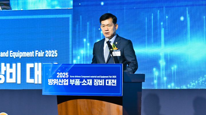 [서울=뉴시스] 창원컨벤션센터에서 열린 '2025 방위산업 부품 소재 장비 대전' 개막식에서 석종건 방위사업청장이 기념사를 하고 있다. (사진=방위사업청 제공) 2025.07.09. photo@newsis.com *재판매 및 DB 금지