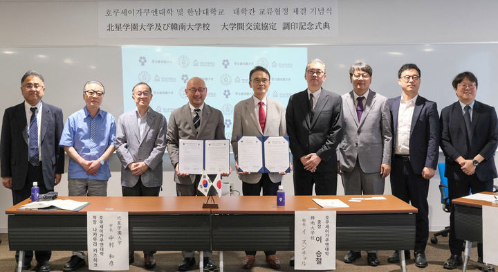 [대전=뉴시스] 한남대 삿포로시 호쿠세이가쿠엔대학 방문 기념촬영. (사진=한남대 제공) *재판매 및 DB 금지