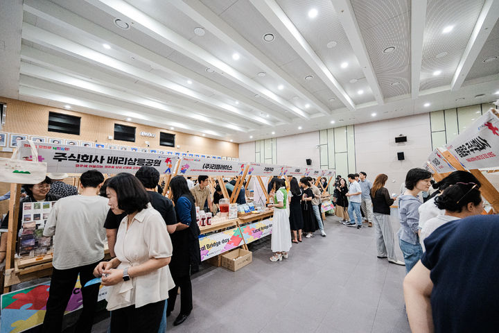 [안동=뉴시스] 9일 경북도청 화백당에서 '2025 경북 로컬 체인지업 소통의 날' 행사가 열리고 있다. (사진=경북도 제공) 2025.07.09 photo@newsis.com&nbsp; *재판매 및 DB 금지