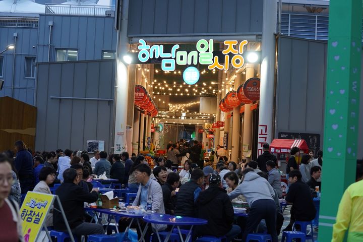 [해남=뉴시스]해남 땅끝달달야행. (사진=해남군 제공) 2025.07.09. photo@newsis.com *재판매 및 DB 금지