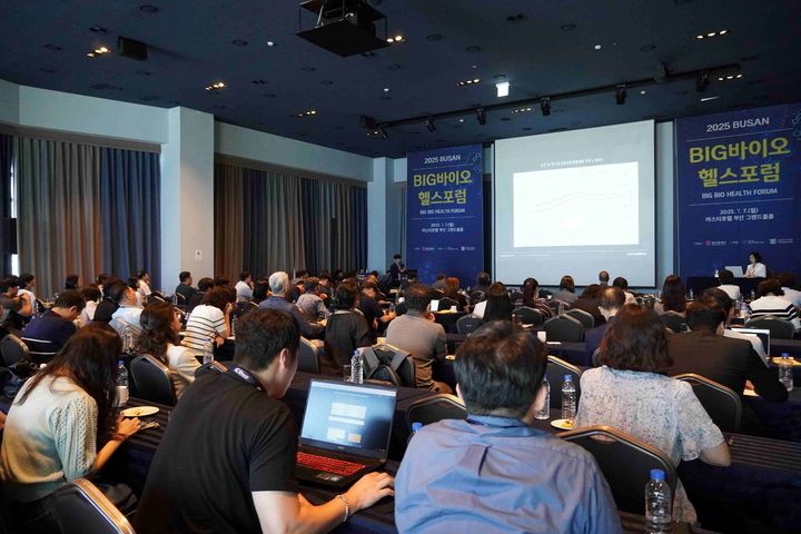 [부산=뉴시스] 부산테크노파크(부산TP)는 동구 아스티호텔에서 '2025 BIG 바이오헬스포럼(부산 암 관리 전주기 서비스 특화 도시 전략 포럼)'을 개최했다. *재판매 및 DB 금지