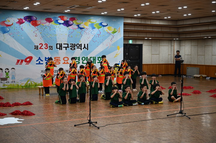 [대구=뉴시스] 제23회 대구시 119소방동요경연대회에서 대구서부소방서 대표로 출전한 영재어린이집이 유치부 최우수상을 받았다. (사진=대구서부소방서 제공) 2025.07.09. photo@newsis.com *재판매 및 DB 금지