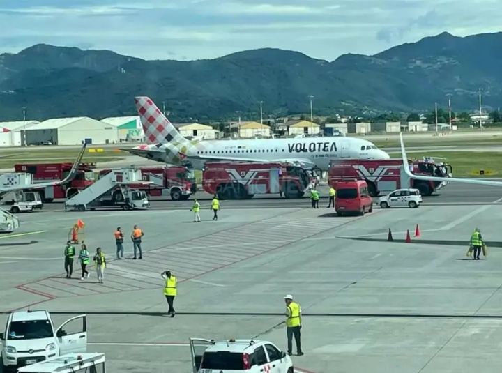 [서울=뉴시스]이탈리아 밀라노의 한 공항 활주로에 무단으로 침입한 30대 남성이 여객기 엔진에 빨려 들어가 숨졌다. (사진=SNS) 2025.7.8. 